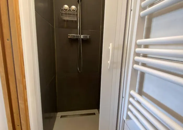 Апартаменти Bay Sea View Old Town Мантон