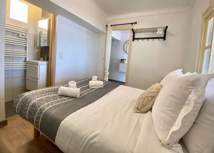 Апартаменти Bay Sea View Old Town Мантон