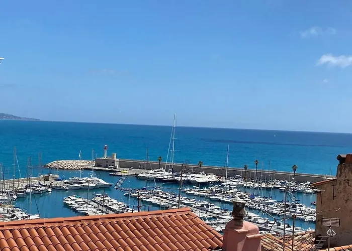 Апартаменти Bay Sea View Old Town