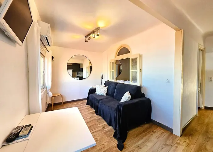 Bay Sea View Old Town Апартаменти Мантон