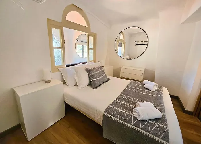 Апартаменти Bay Sea View Old Town Мантон