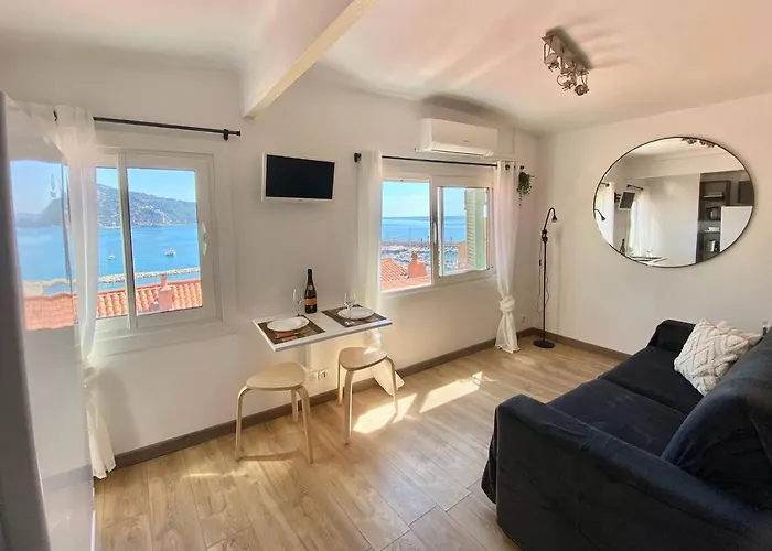 Bay Sea View Old Town * مينتون