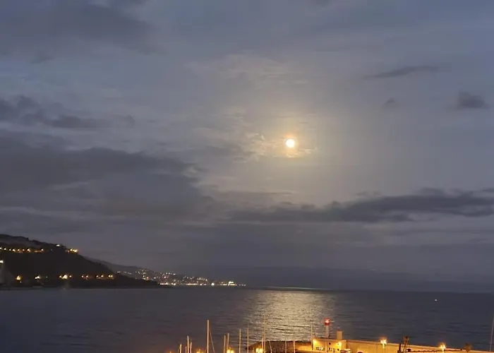 Bay Sea View Old Town شقة